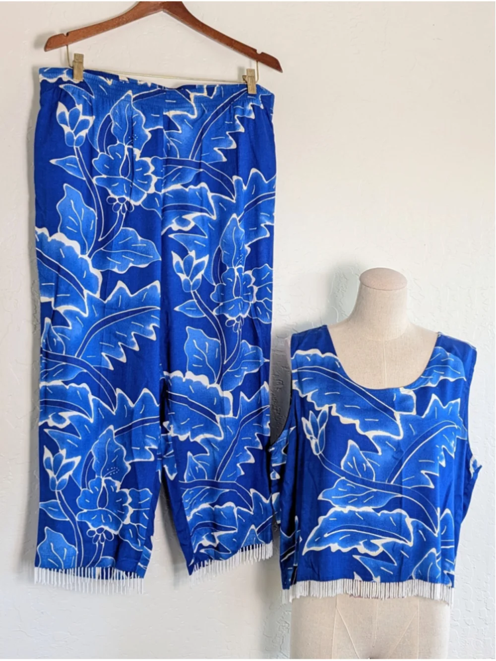 Vintage Tropical 2pc Set Blue Floral Beaded Fringe Top Capri Pants Resort Island